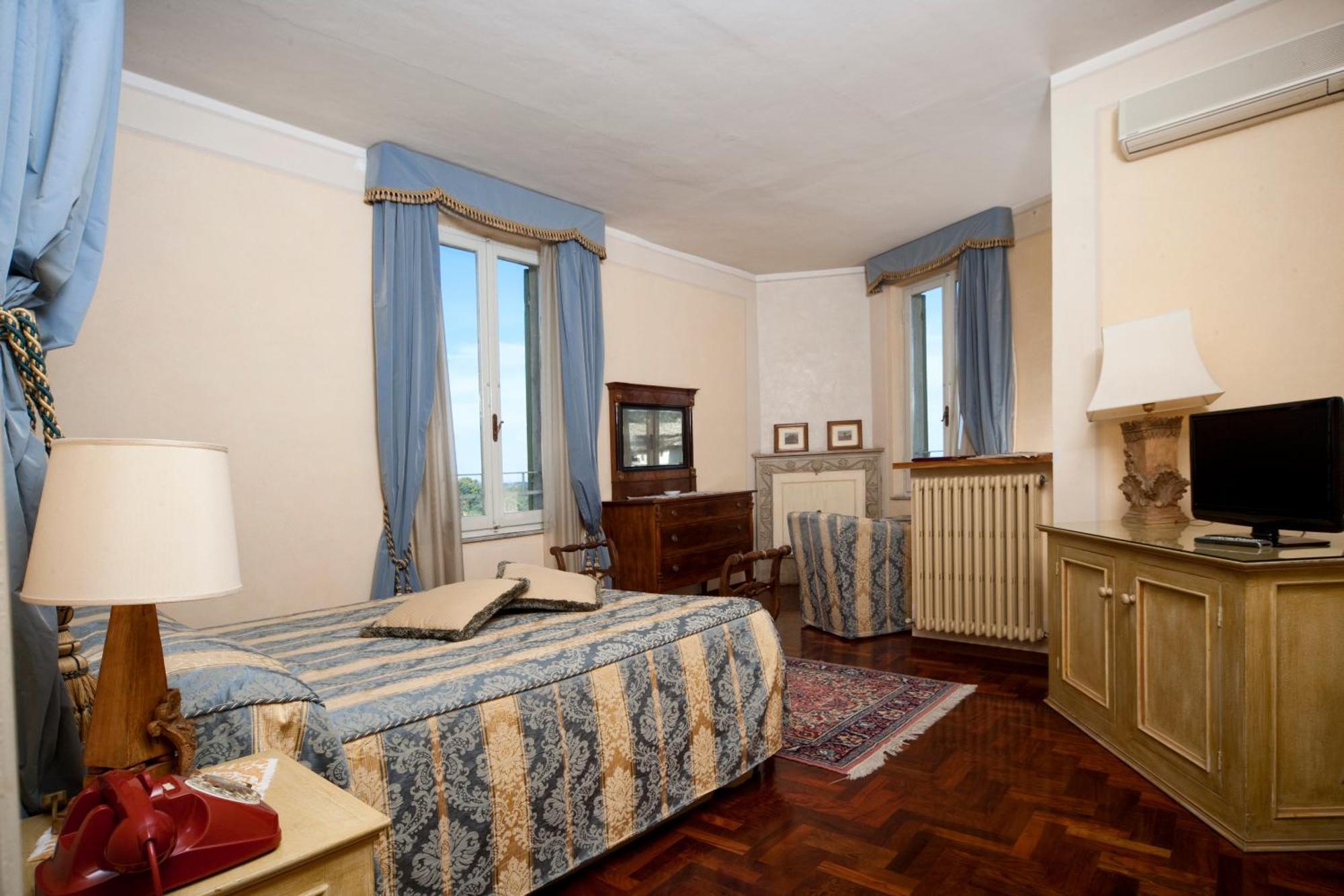 Palazzo Dragoni Hotell Spoleto Exteriör bild