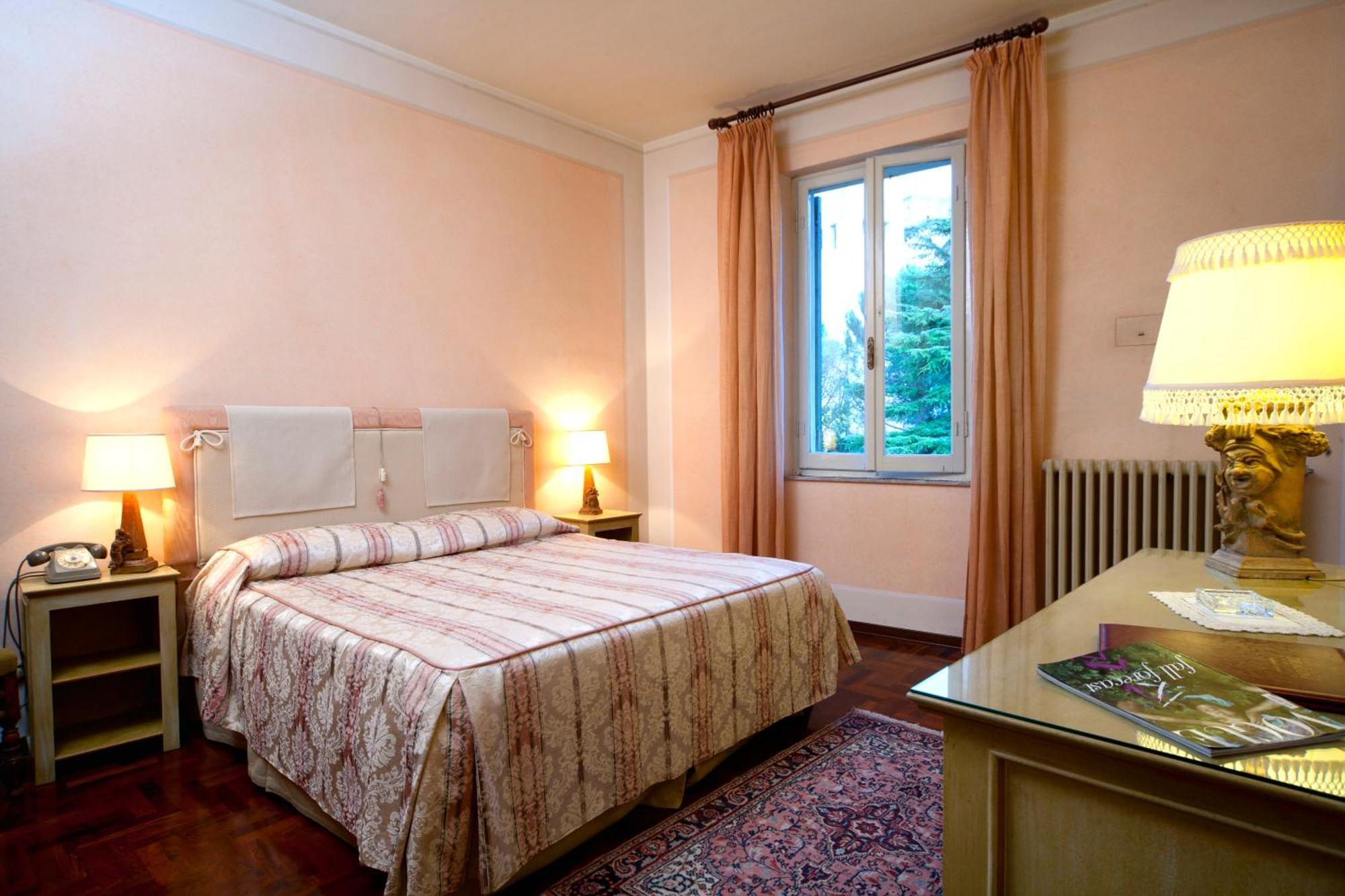 Palazzo Dragoni Hotell Spoleto Exteriör bild