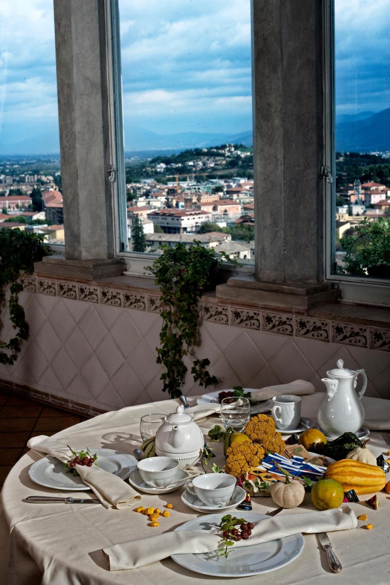 Palazzo Dragoni Hotell Spoleto Exteriör bild