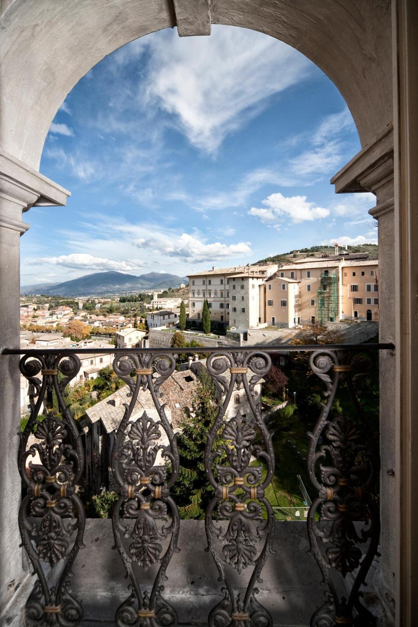 Palazzo Dragoni Hotell Spoleto Exteriör bild