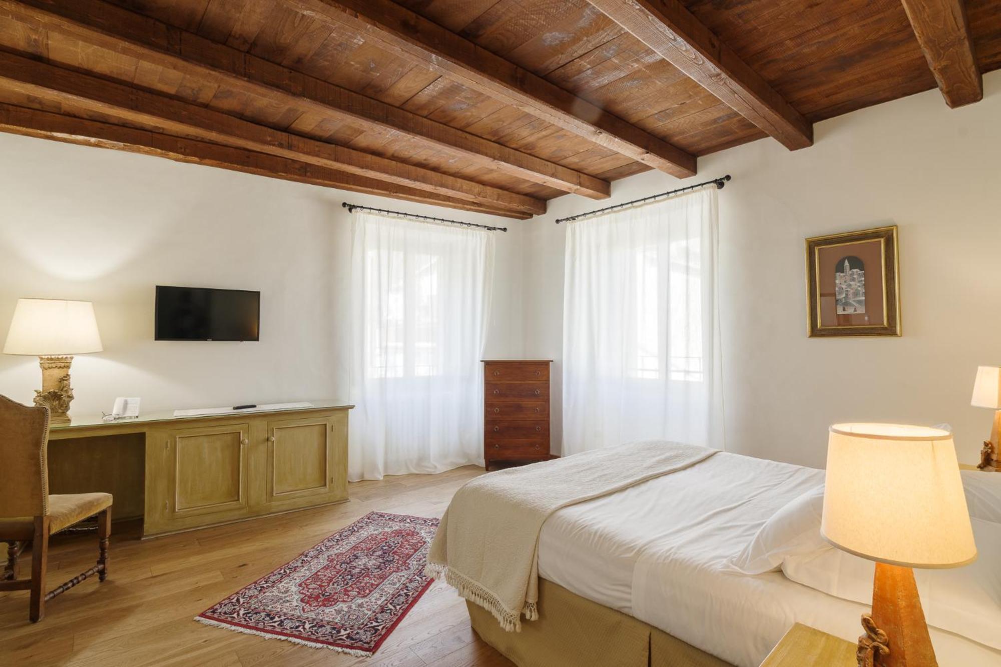 Palazzo Dragoni Hotell Spoleto Exteriör bild